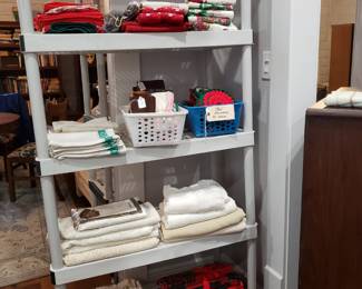 LINENS, TABLECLOTHS & NAPKINS