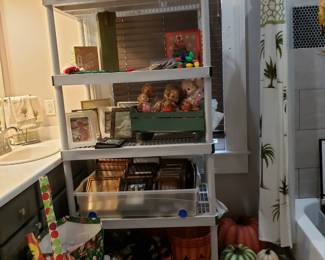 HOLIDAY, BASKETS & PICTURE FRAMES