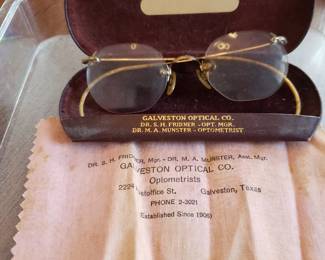 GALVESTON OPTICAL CO. GLASSES