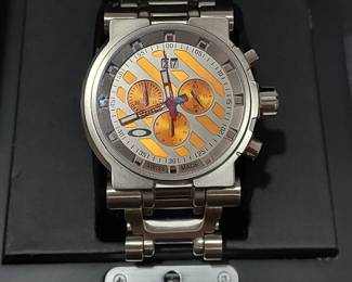 Detail, Oakley Special Edition "Hollowpoint" men's watch (Runs)