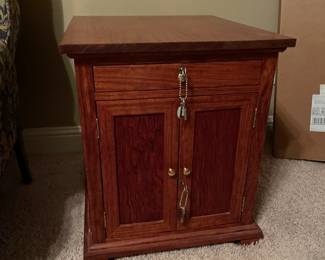 Handmade cigar humidor