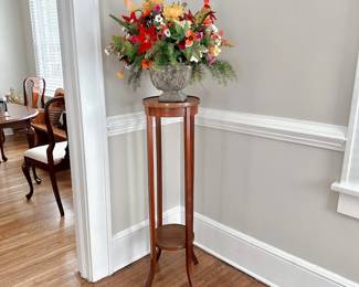 VINTAGE ENGLISH BENCH MADE ROUND MAHOGANY TWO TIERED PLANT STAND - TALL!
$120
