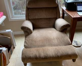 #101	La-Z-Boy Rocker Recliner	 $75.00 
