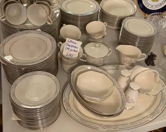 #151	Lenox Charleston 114 pieces - set priced together	 $200.00 
