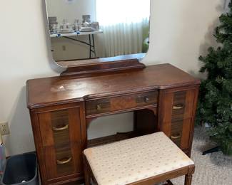 Vanity dressing table