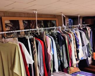 Almost 1000 pieces of woman's clothing.... Many sizes ... Mostly sizes ranging from 10 to 14 ... A real opportunity for re-sellers of woman's clothing ! ! 