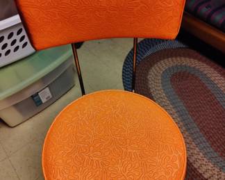 The pattern is SOOO Subtle 
..... And SOOO SIXTIES ! ! 