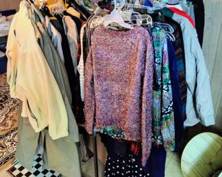 Almost 1000 pieces of woman's clothing.... Many sizes ... Mostly sizes ranging from 10 to 14 ... A real opportunity for re-sellers of woman's clothing ! ! 