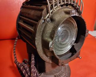 Vintage Bantam Super Spot Theatre Studio Spotlight Art Deco Light Decor 500w 
WHAT A LOOK ! 