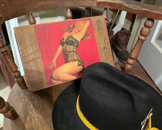 Marilyn Monroe Box, Civil War reenactment hat