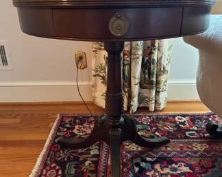Pair of 2 roud end tables