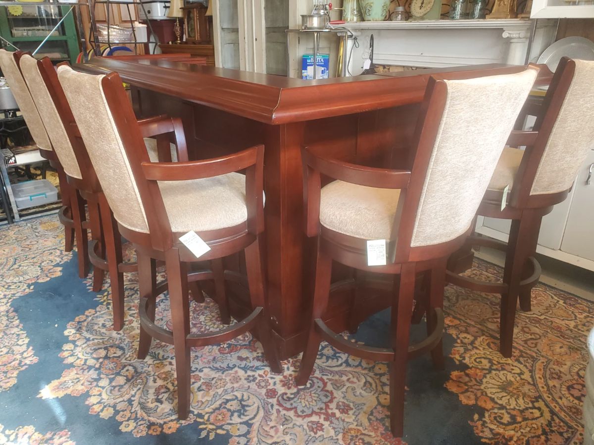 Cherry Bar with 5 barstools