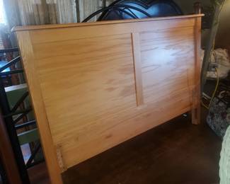 Multiple head & footboards (King, Queen & Full)