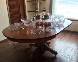 Old solid oak pedestal dining table with two leaves