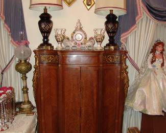 French mahogany chest of drawers