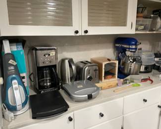 Various small kitchen appliances