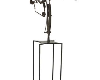 222
Kenneth Hassrick
1921-2004
Untitled, 1965
Iron
Signed and dated: Hassrick / 1965
68.25" H x 30" W x 18" D
Estimate: $1,500 - $2,000