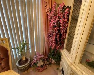 #1014 • Fuax Plants, Wall Decor & (1) Real Plant