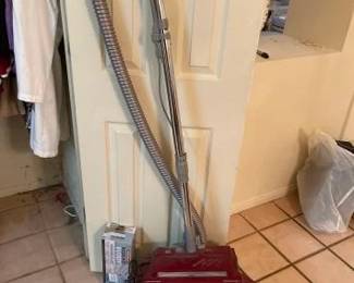 #1020 • Kenmore Power-Mate 2 Motor Vacuum