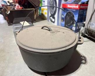 #10030 • Cast Iron Pot