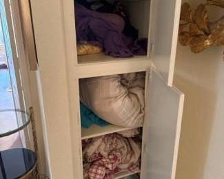 #4014 • Linens and Comforters