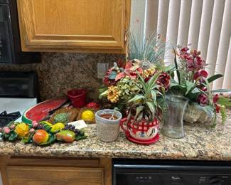 #9010 • Wall Decor and Artificial Plants