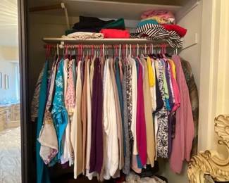 #6010 • Shirts, Long Sleeves, Sweaters & Coats