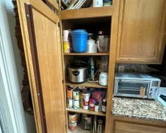 #9014 • Kitchen Appliances, Bakeware and Cookbooks