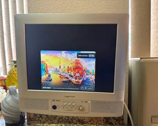 #9006 • Sylvania 15” Monitor