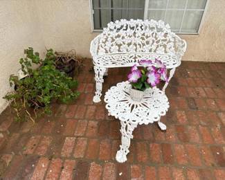 #11000 • Garden Bench Table and 2 Planters