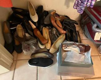 #1018 • Collection of Shoes