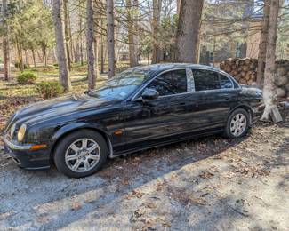 WE APOLOGIZE THAT THE CAR IS DUSTY. IT HAS BEEN COVERED FOR 2 MONTHS AND IT DOES NEED A WASHING. THIS IS A TEXAS TITLED CAR, NOT EXPOSED TO NORTHERN ELEMENTS.