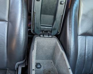 CENTER CONSOLE OPEN