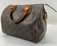 LOUIS VUITTON Speedy 30 Monogram Brown Handbag with Shoulder Strap included. Has not been Authenticated.
