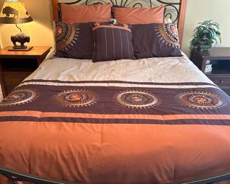 Queen bed & linens