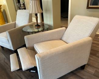 Pair of matching recliner chairs….ONE chair sold