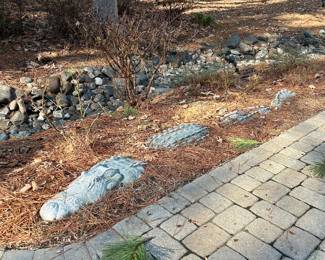 decorative concrete alligator