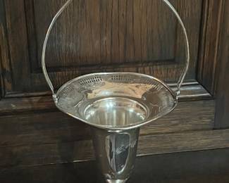 Amazing large trophy vase with handle