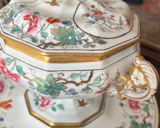 MINT CONDITION English tureen and underplate!