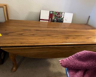 Drop leaf coffee table