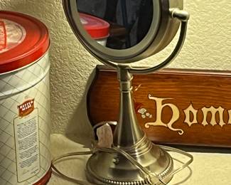 Handy bathroom mirror