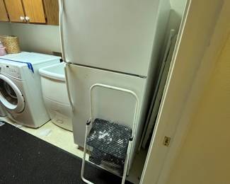 Small refrigerator/freezer