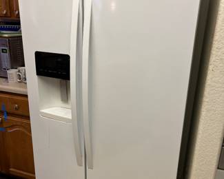 Side by side refrigerator