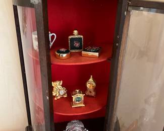 TRINKET BOXES, CLOCKS, SMALL DISPLAY CABINET
