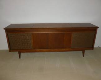 Mid-century stereo/phono..FABULOUS CABINET (photo doesn't do it justice!)..would make an awesome TV Cabinet!!