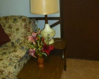 Mid-century end table & another lamp (1 of a pair)