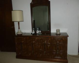 Dresser/mirror