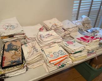 VINTAGE LINENS  !!