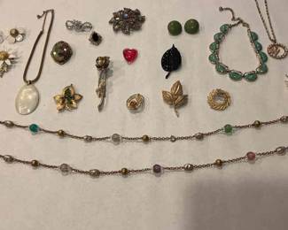 Stunning Neclaces, Broaches, Earrings 