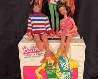 Barbie Fashion Doll Trunk Full Of Accessories Barbie Friends